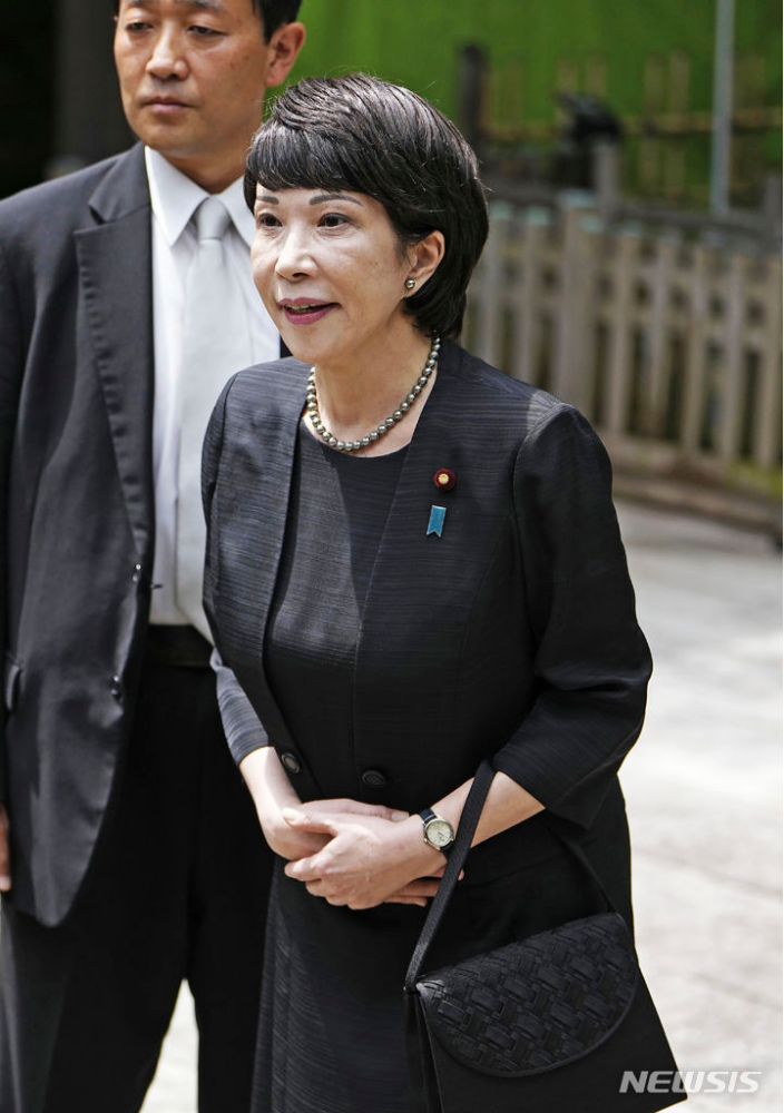 다카이치 공물 봉납, 야스쿠니 참배 대신 선택한 배경과 논란 정리 참고 이미지 2