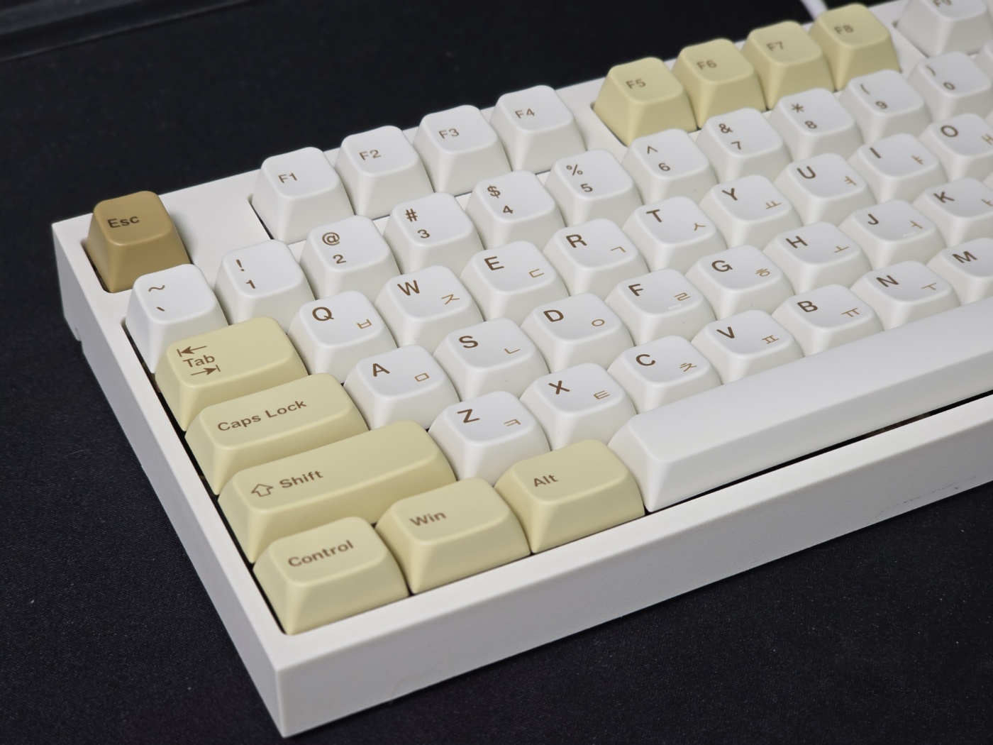 그루브스톤 gv10 인절미 저소음 코랄축 38g 처음 써보는 기계식 키보드