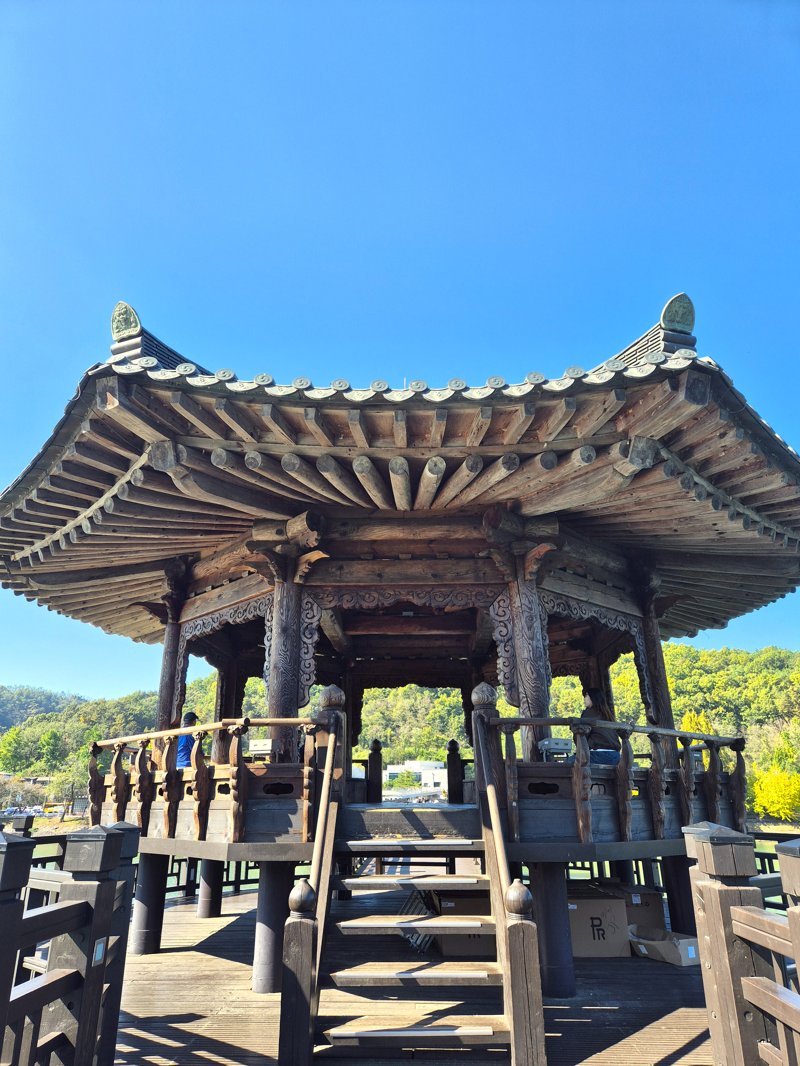 Wolryeonggyo Bridge middle, 월영정