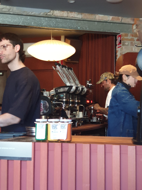 시드니 메카 커피(Mecca Coffee)에서 커피로 시작하는 하루_커피 머신_바리스타들