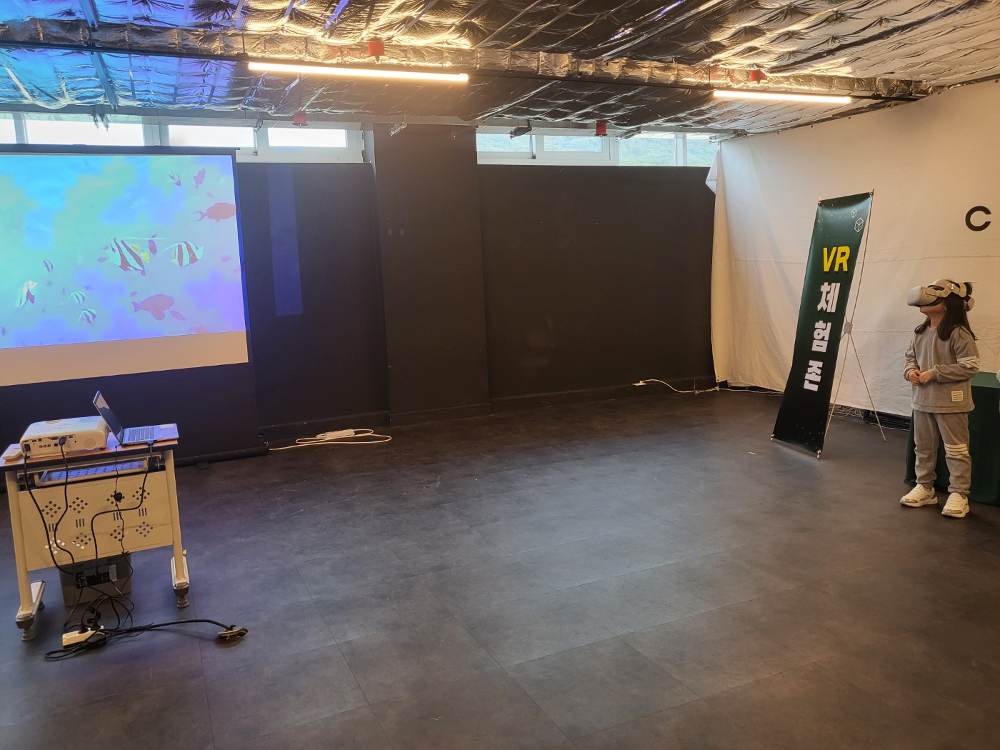 청주 열린도서관(원더아리아 5층 도서관)