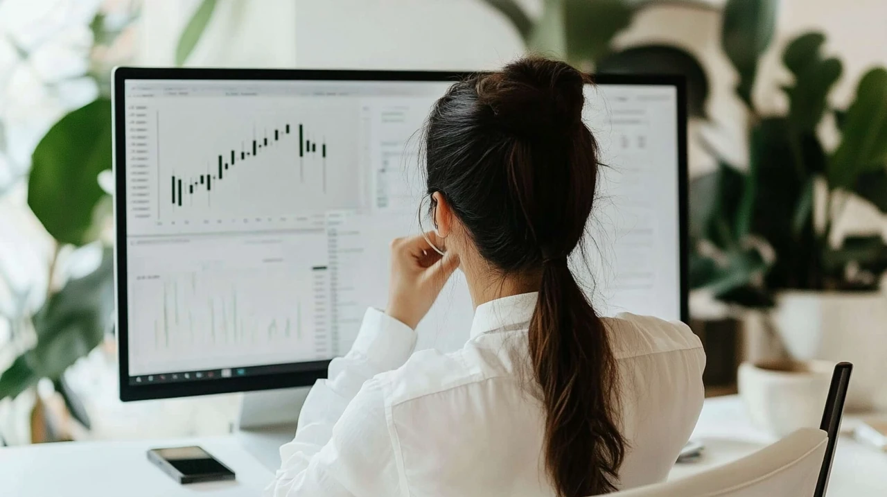 2025년 미국 ETF 수익률을 S&P500, 나스닥100, 테마ETF별로 연간 성과 차트로 비교 분석하며, 현대적 디지털 대시보드에서 투자자 관점의 효율적 분석을 강조함. 미국 ETF 순위, 수익률, 테마ETF, S&P500, 나스닥100, 국내상장 ETF 데이터가 시각적으로 조화