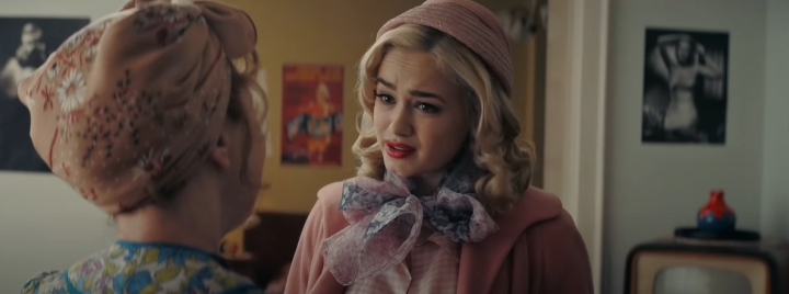 오디션을보러가기전에옷매무새를정돈해주는해리스