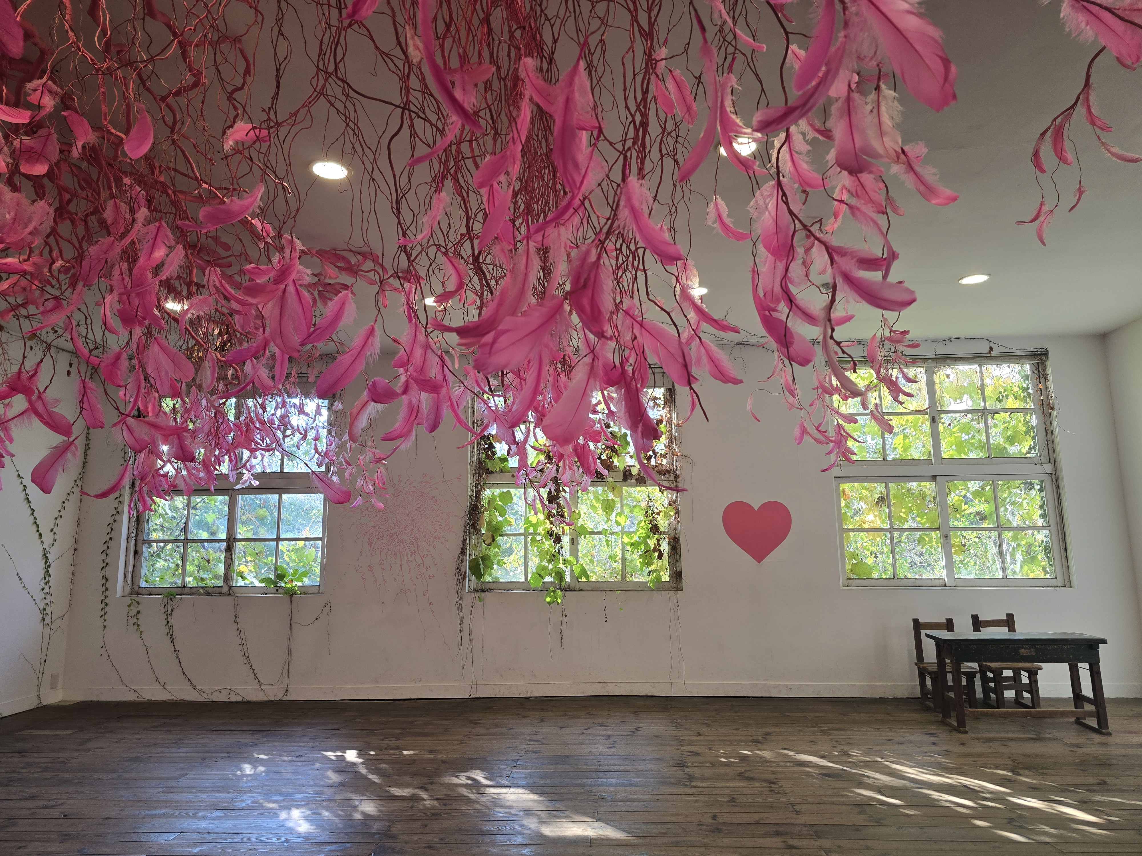 🎨 [당진 여행 필수 코스] 폐교의 변신, 감성 가득 아미미술관 10월 방문 후기 및 입장료/주차 꿀팁