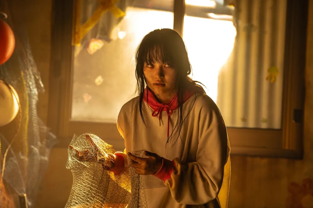 사건의 발단인 '좀비가 되어버린' 정환의 딸.