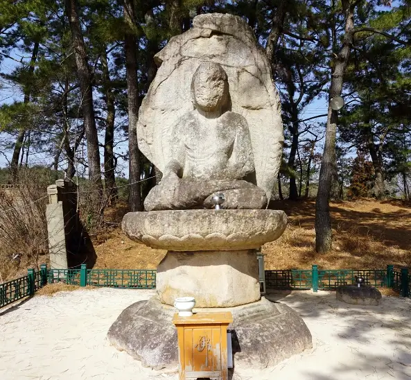 아사달과아사녀-영지석불좌상