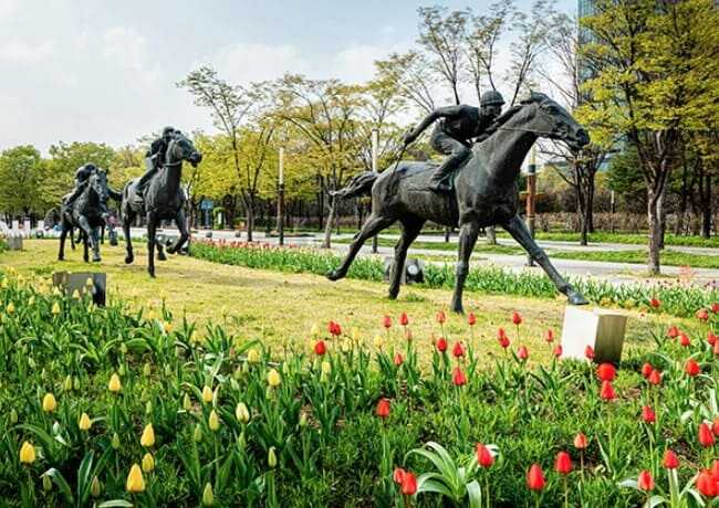 서울숲 말 타는 동상들