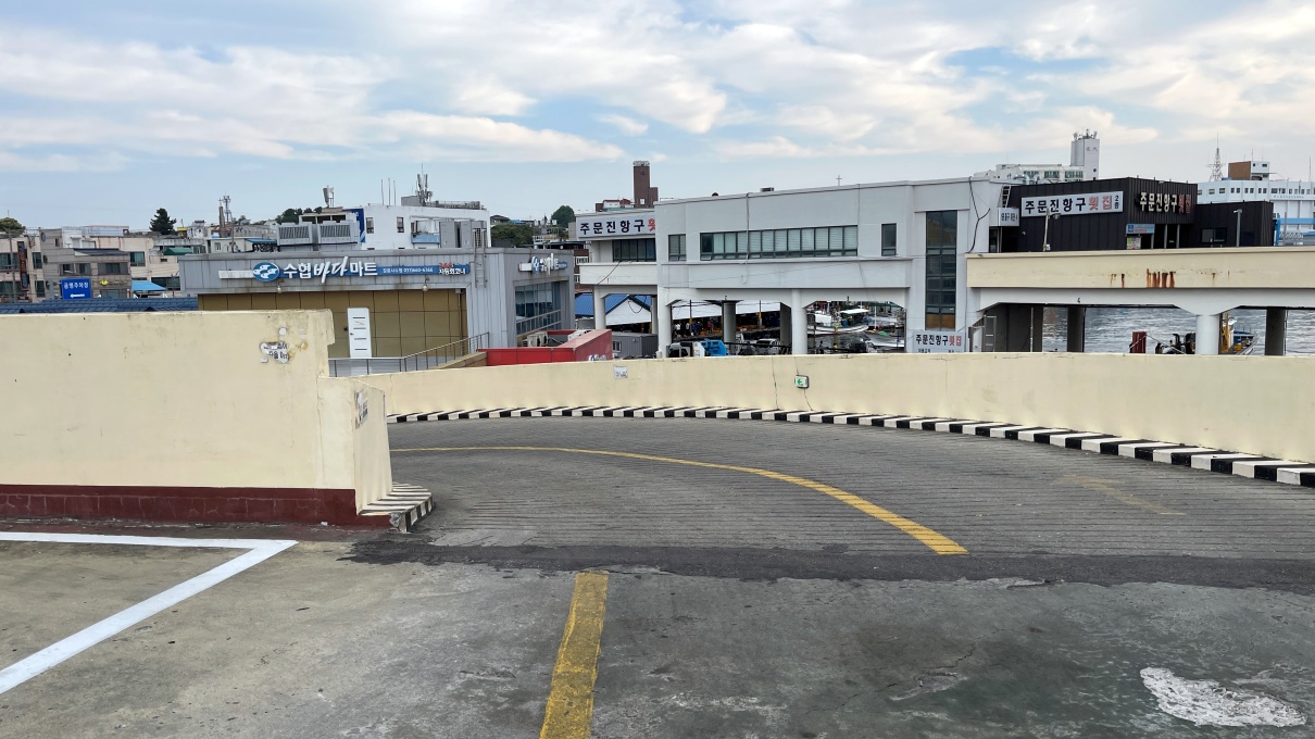 주차장 위에서 바라본 주문진 읍내