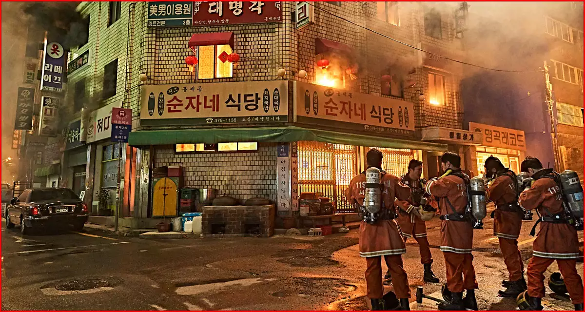 문제의 건물 화재현장