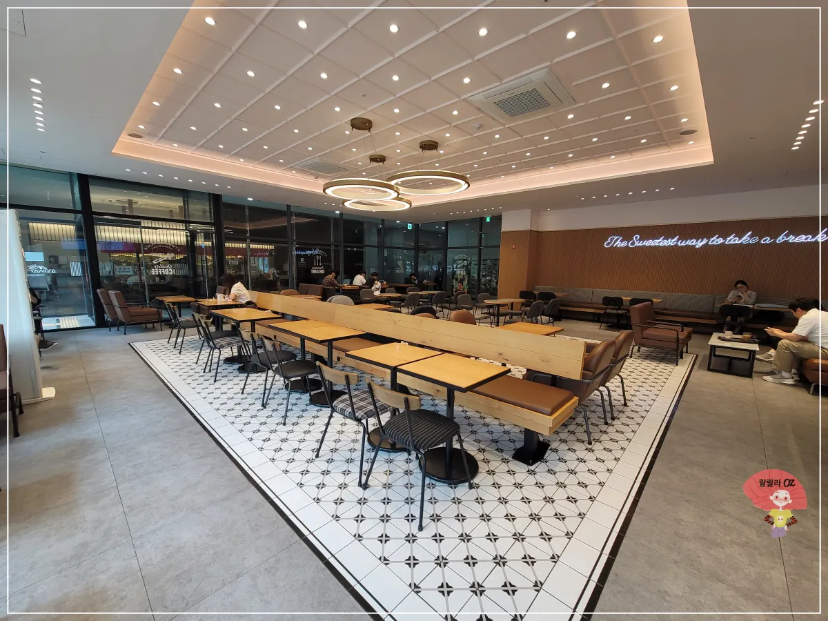 경기-남양주-투썸플레이스-다산신도시점-내부사진