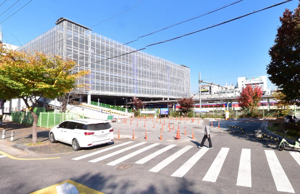 구미역 주차타워 입구
