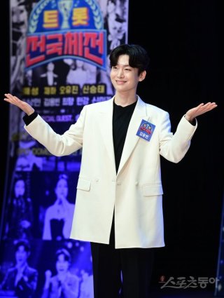 가수김용빈가수팬카패,나이,프로필,사주,음악,부모,할머니,아버지,펜카페,소속사,노래,고향
