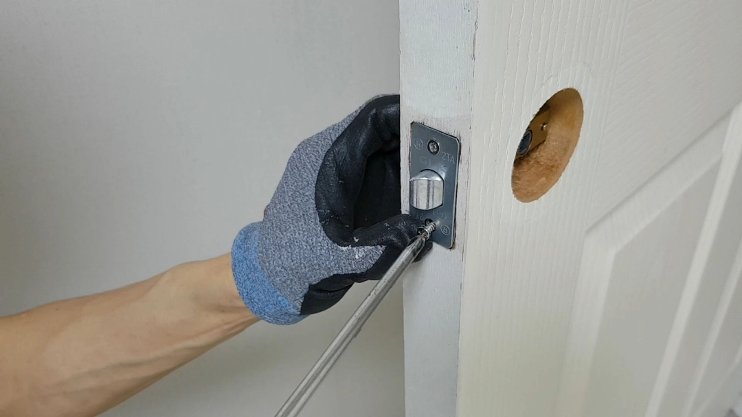 옆면 걸쇠 고정 모습