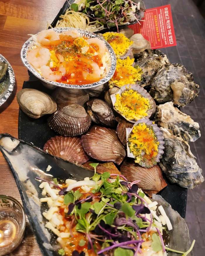 백반기행 지수원 편 4단 조개구이 무한리필 치즈 가리비 전복 숯불 구이 오이도 맛집 소개