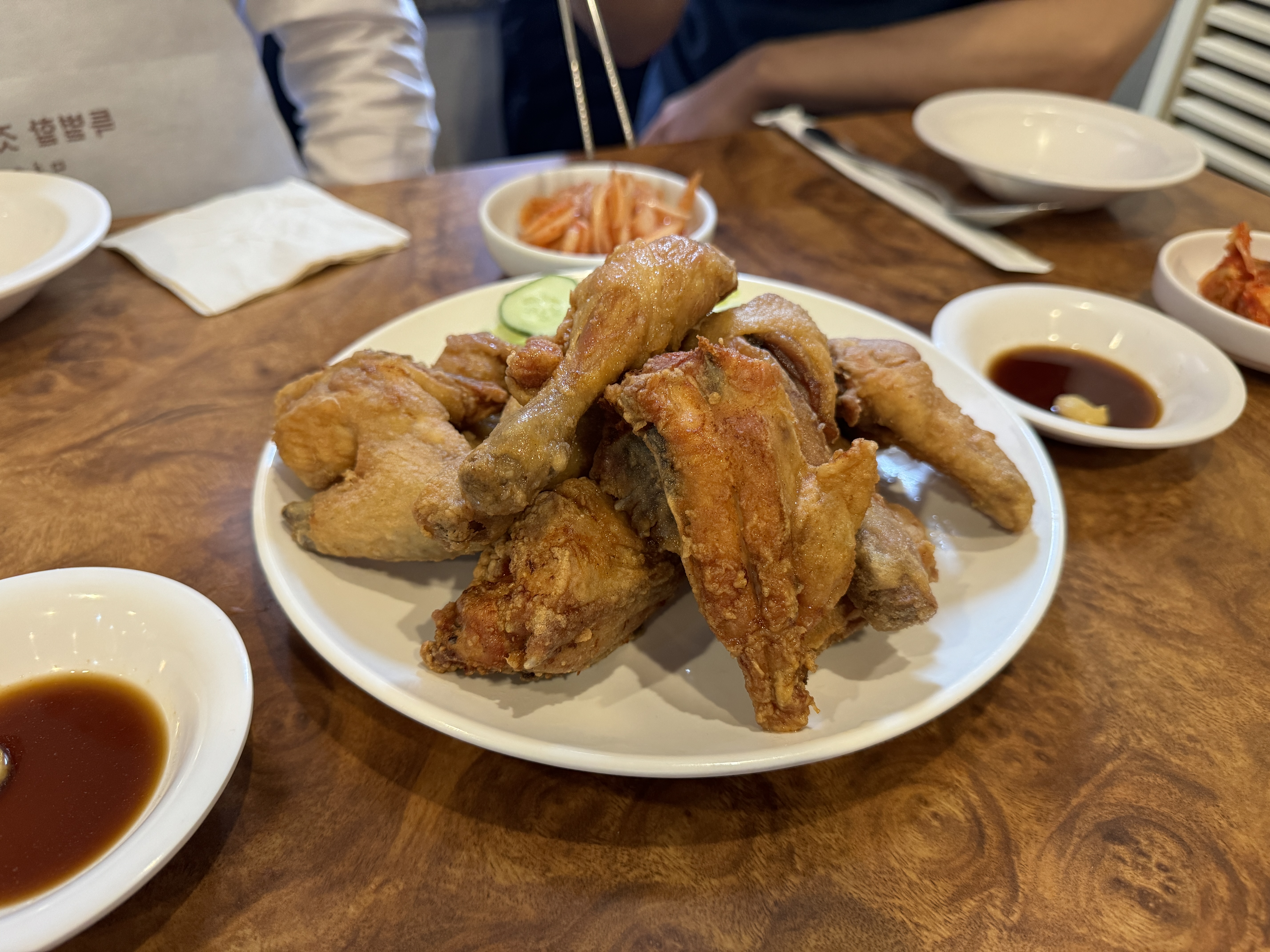 교대역 맛집 명동곰돌이 국수와 치킨의 조합