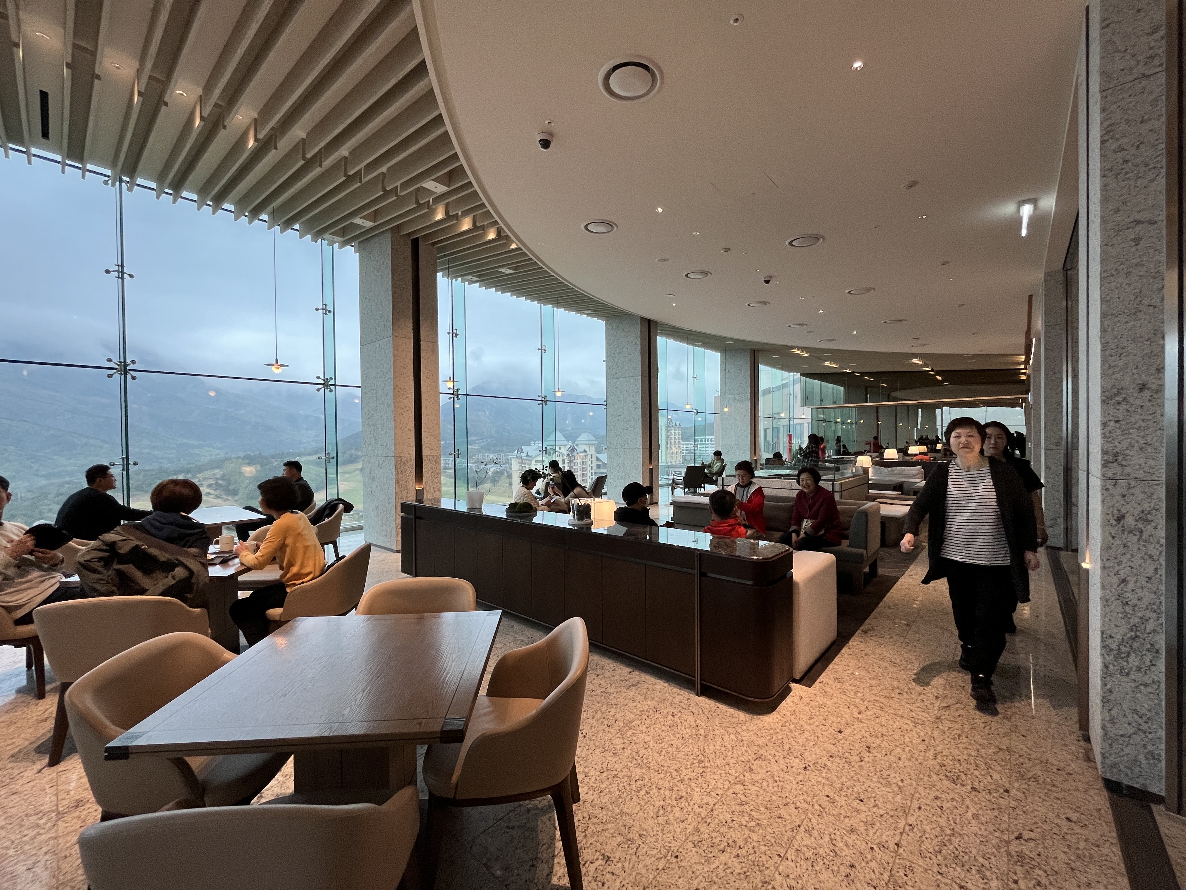 더-엠브로시아-울산바위-카페