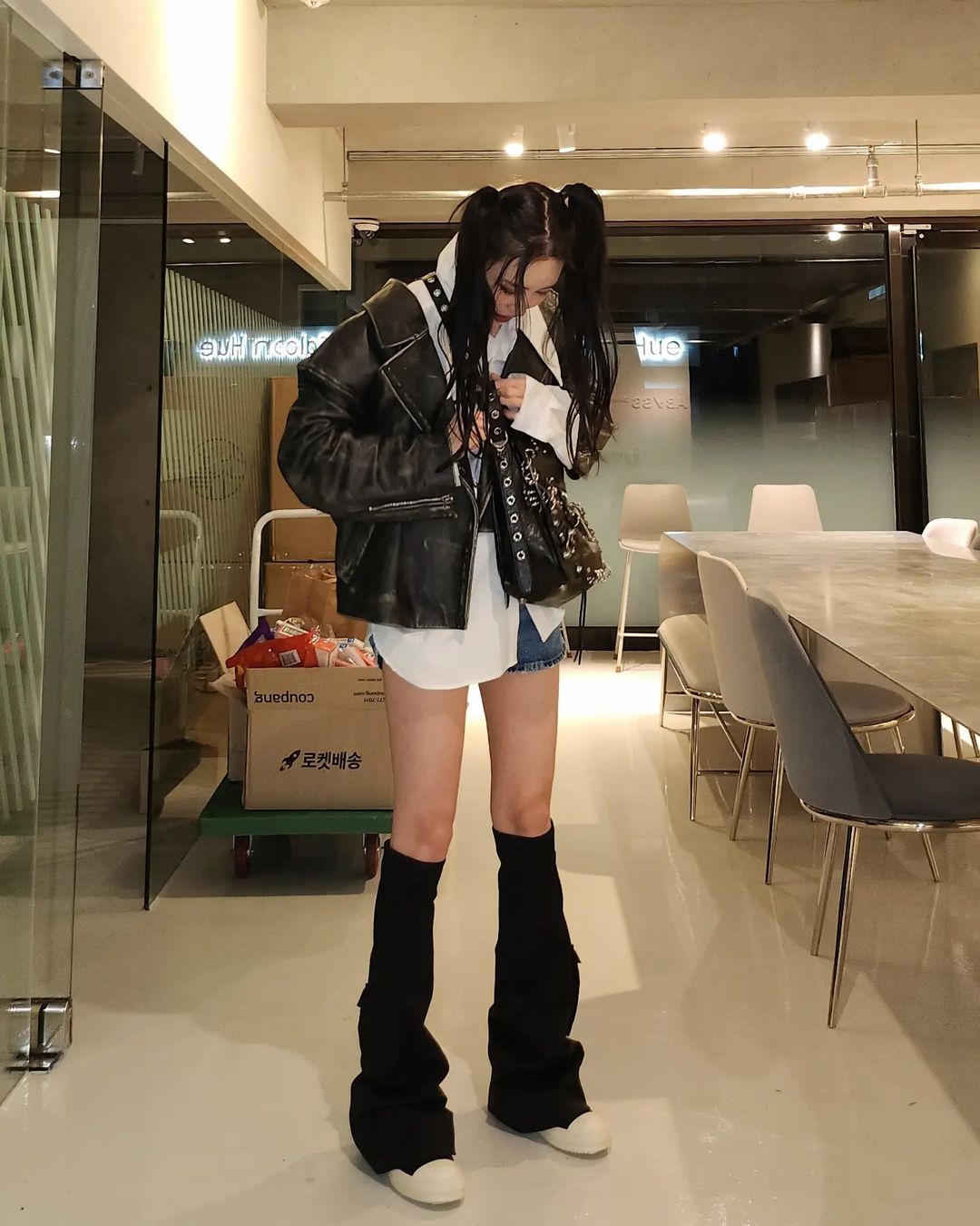 선미의 레그 워머 코디 2