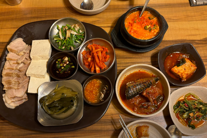생방송 투데이 서울 종로 두부보쌈 한상