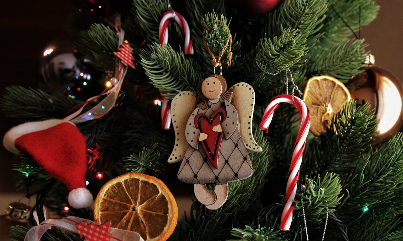 크리스마스 트리 장식하기 : DIY 아이디어로 특별하게