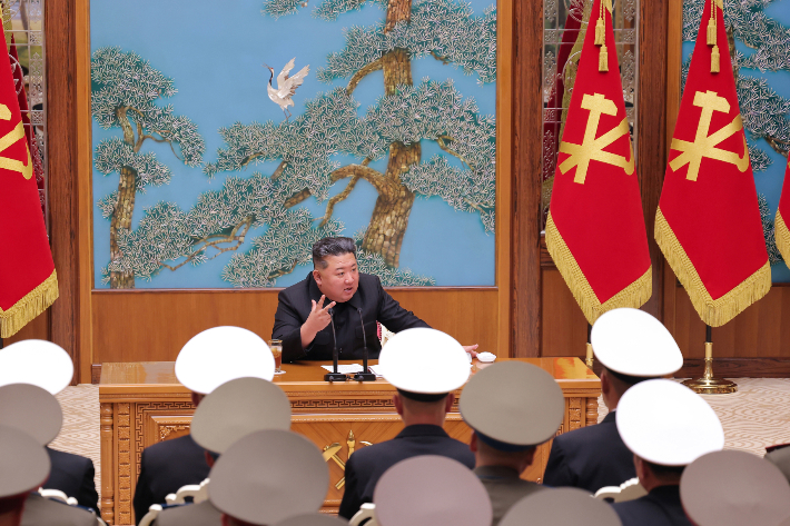 김정은 지휘관 소집과 남부 국경 요새화 선언, 북한의 군사 조직 개편 시나리오 분석
