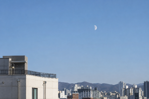 낮에 달이 보이는 이유, 밤에만 뜨는 것은 아닐까?