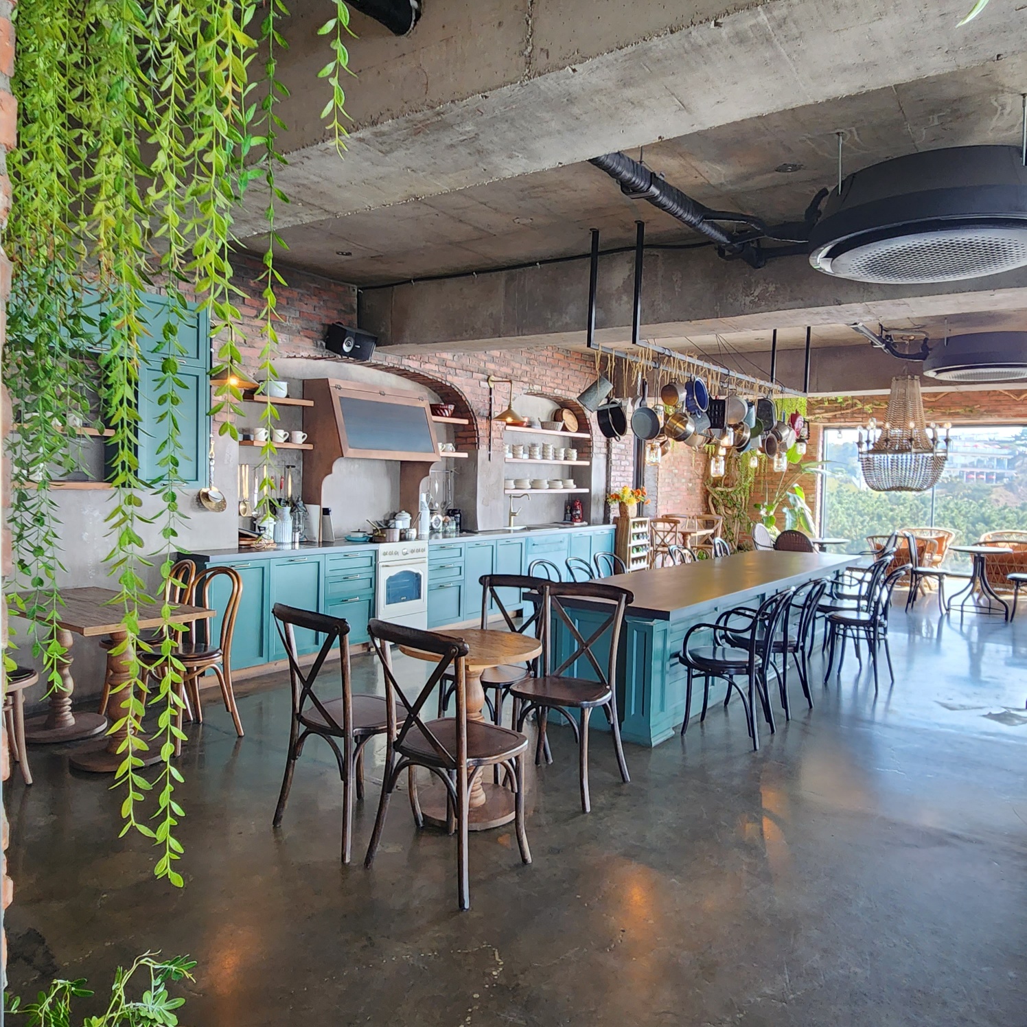 카페 내부 인테리어 사진