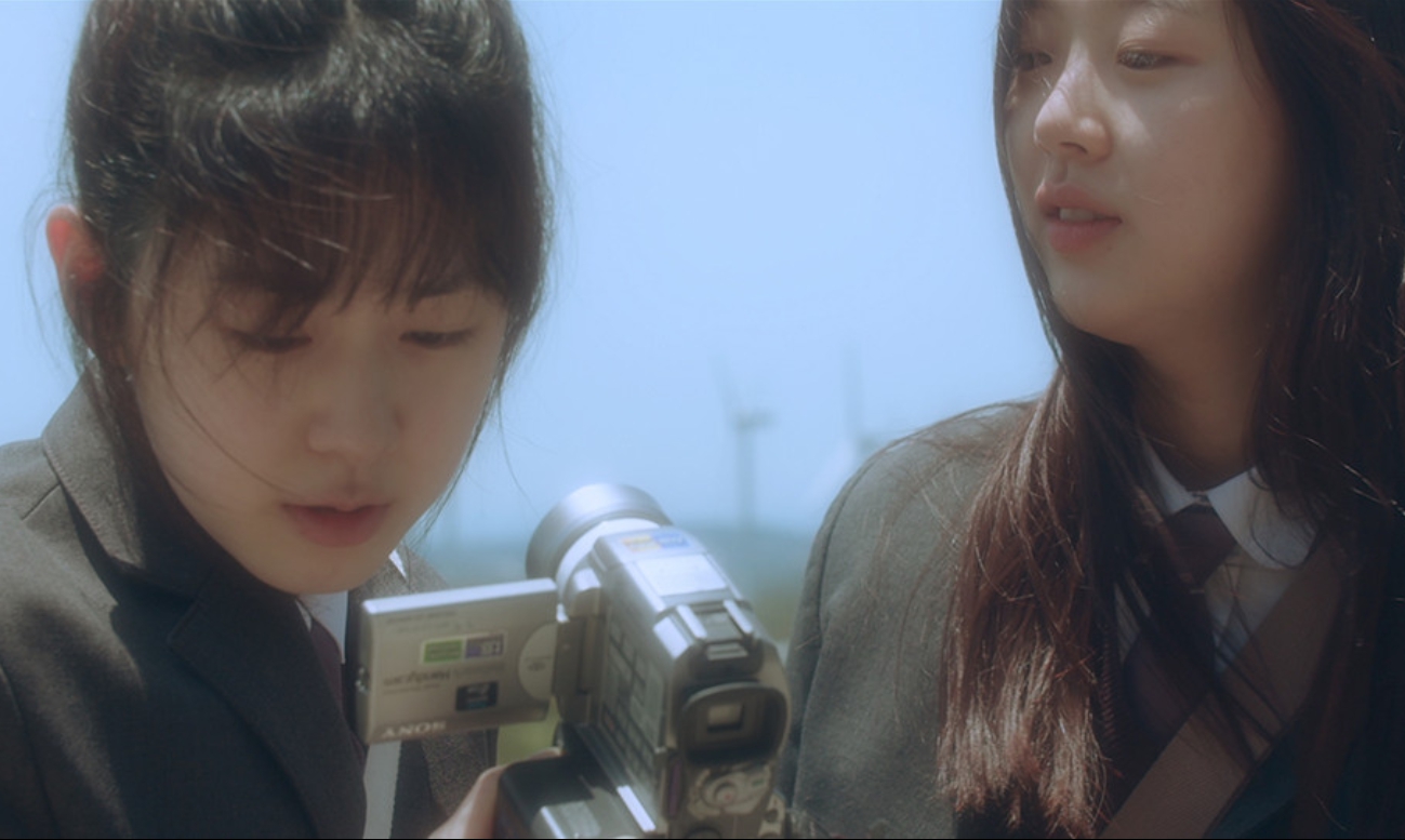 오히려 관객 자신의 기억을 건드리는 영화