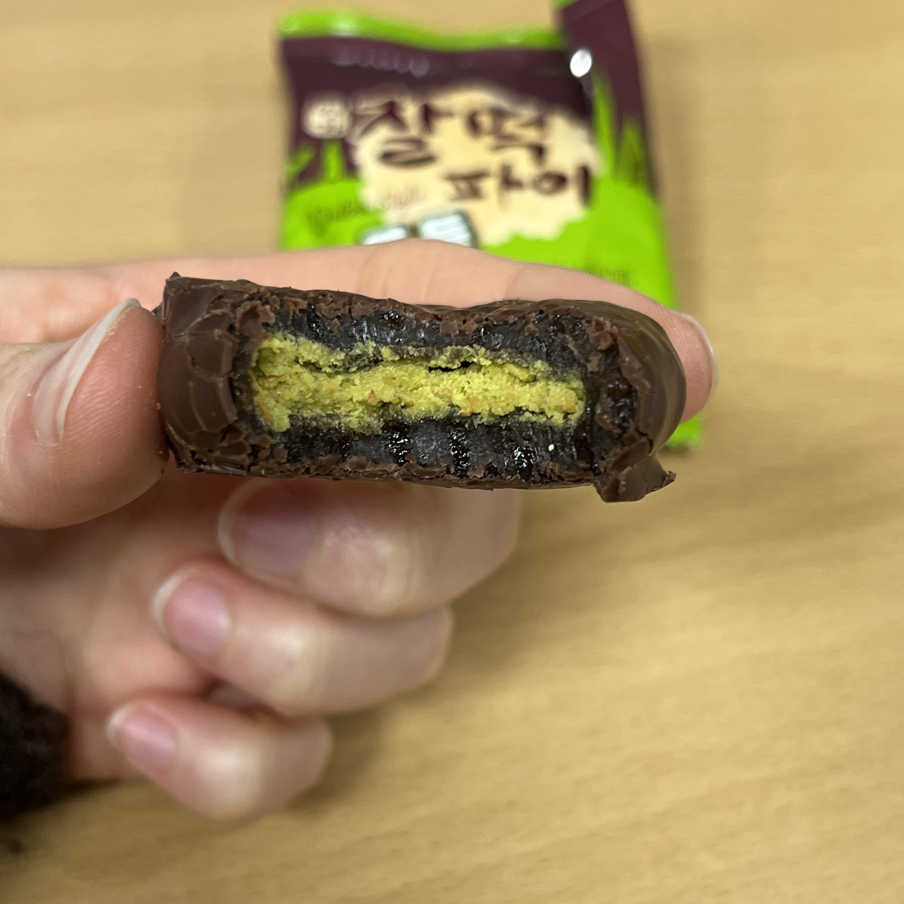 롯데 찰떡파이 두바이st 피스타치오맛 단면
