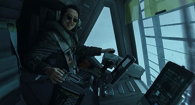 영화 미키 17 완벽 분석 - 단순 SF가 아닌 인간 정체성에 대한 깊은 탐구