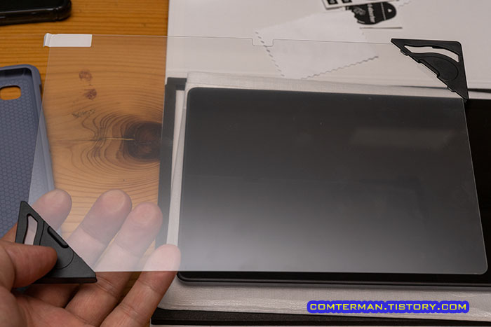 태블릿 부착틀 모서리 장착