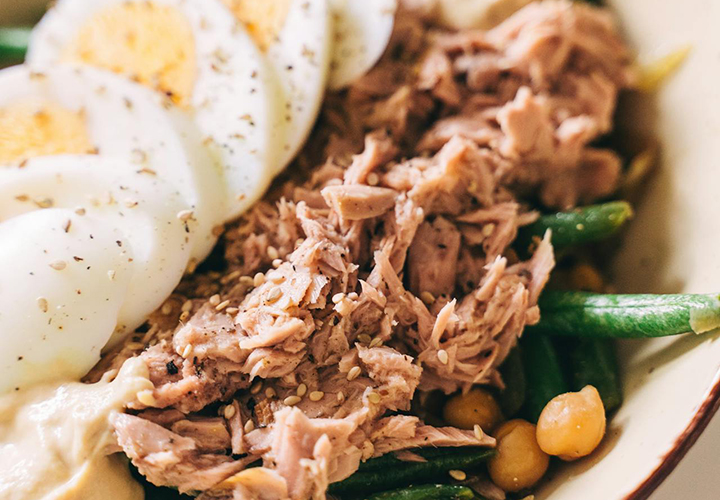 참치가-듬뿍-담긴-샐러드