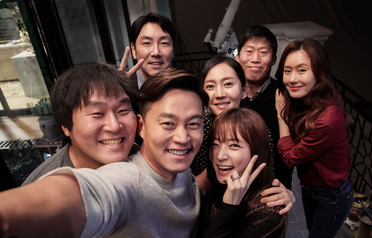 완벽한 타인 주연들이 다같이 모여 찍은 사진