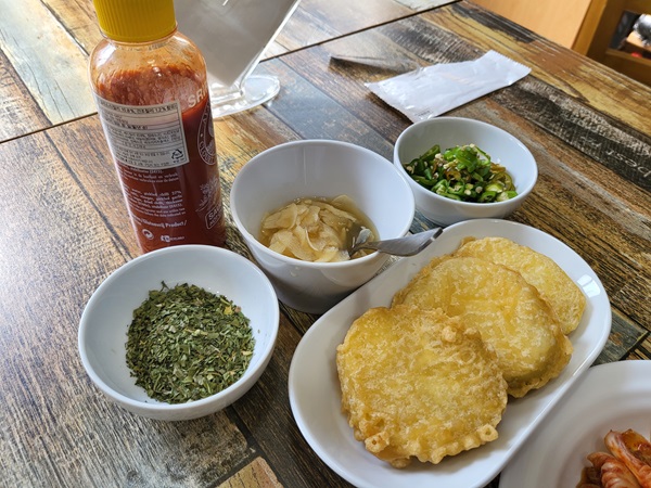 거문도 남강레스토랑 상차림 메뉴 고구마튀김&amp;#44; 쌀국수 부재료