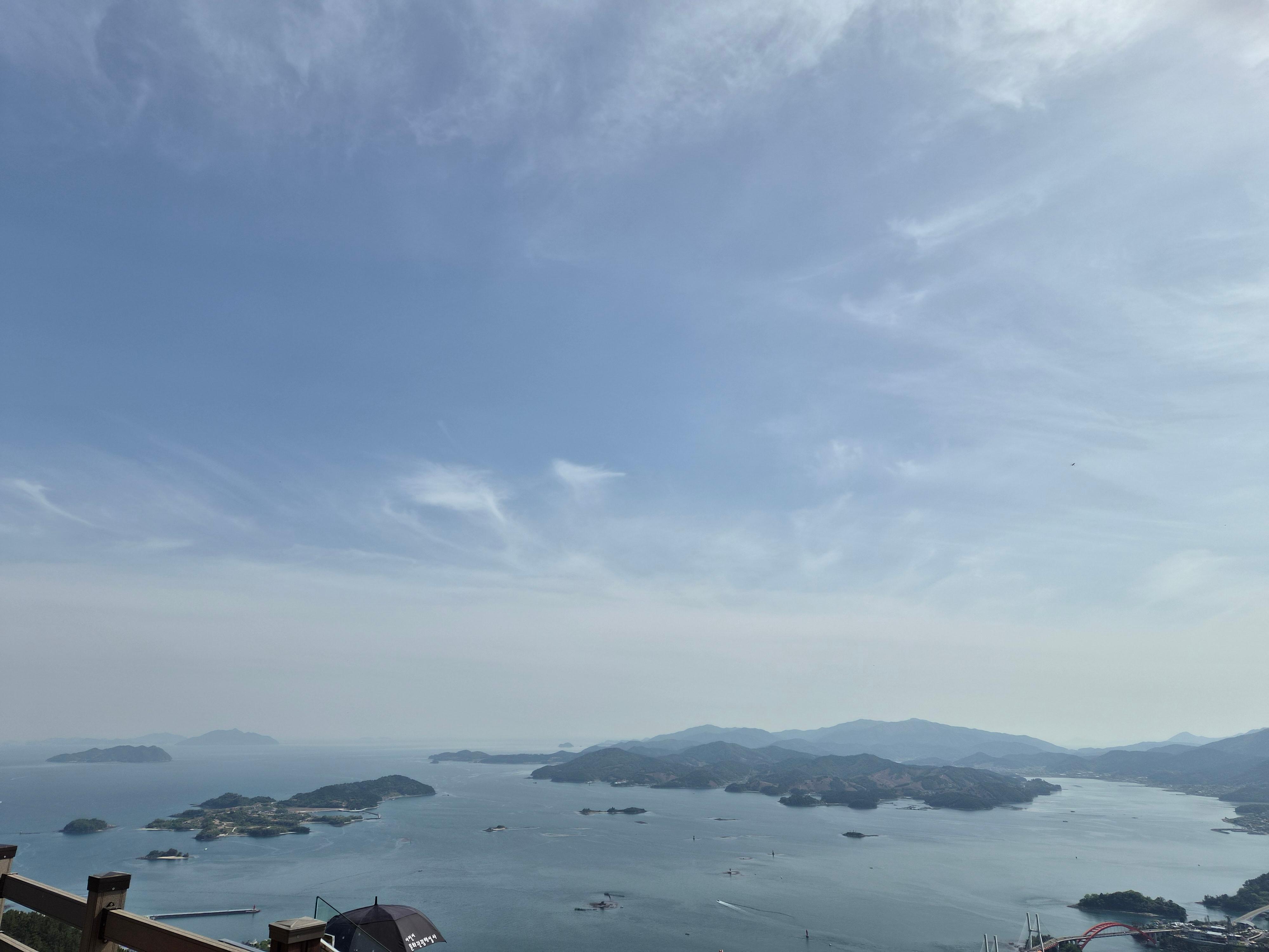 각산 전망대에서 본 사천 바다