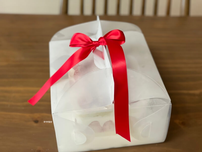 연남동 딸기 케이크 맛집 스트로베리32 - 포장 박스