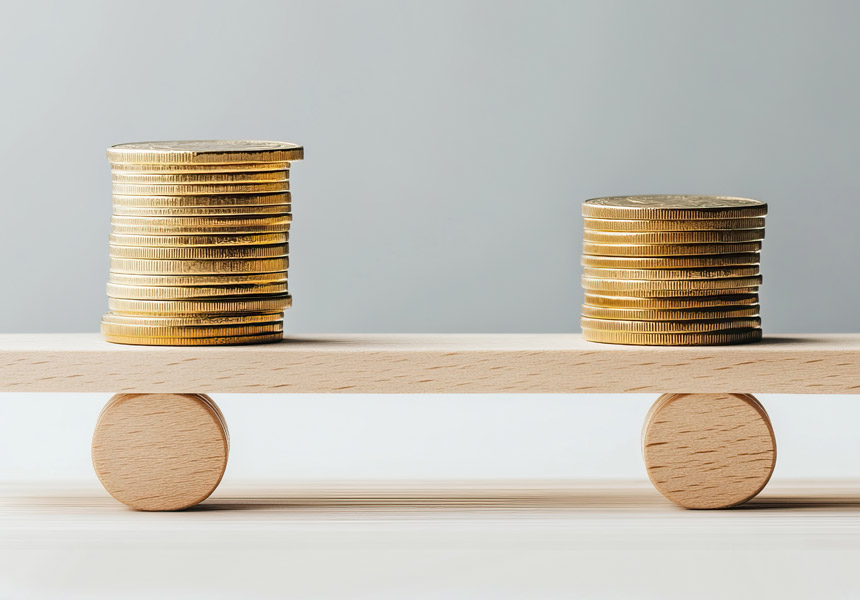 단기 중기 장기 채권 ETF 균형을 표현한 동전 저울 이미지