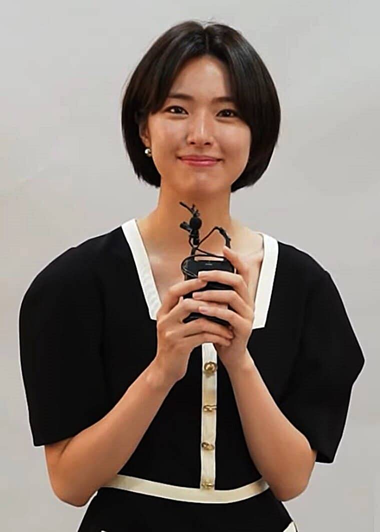 배우-하영