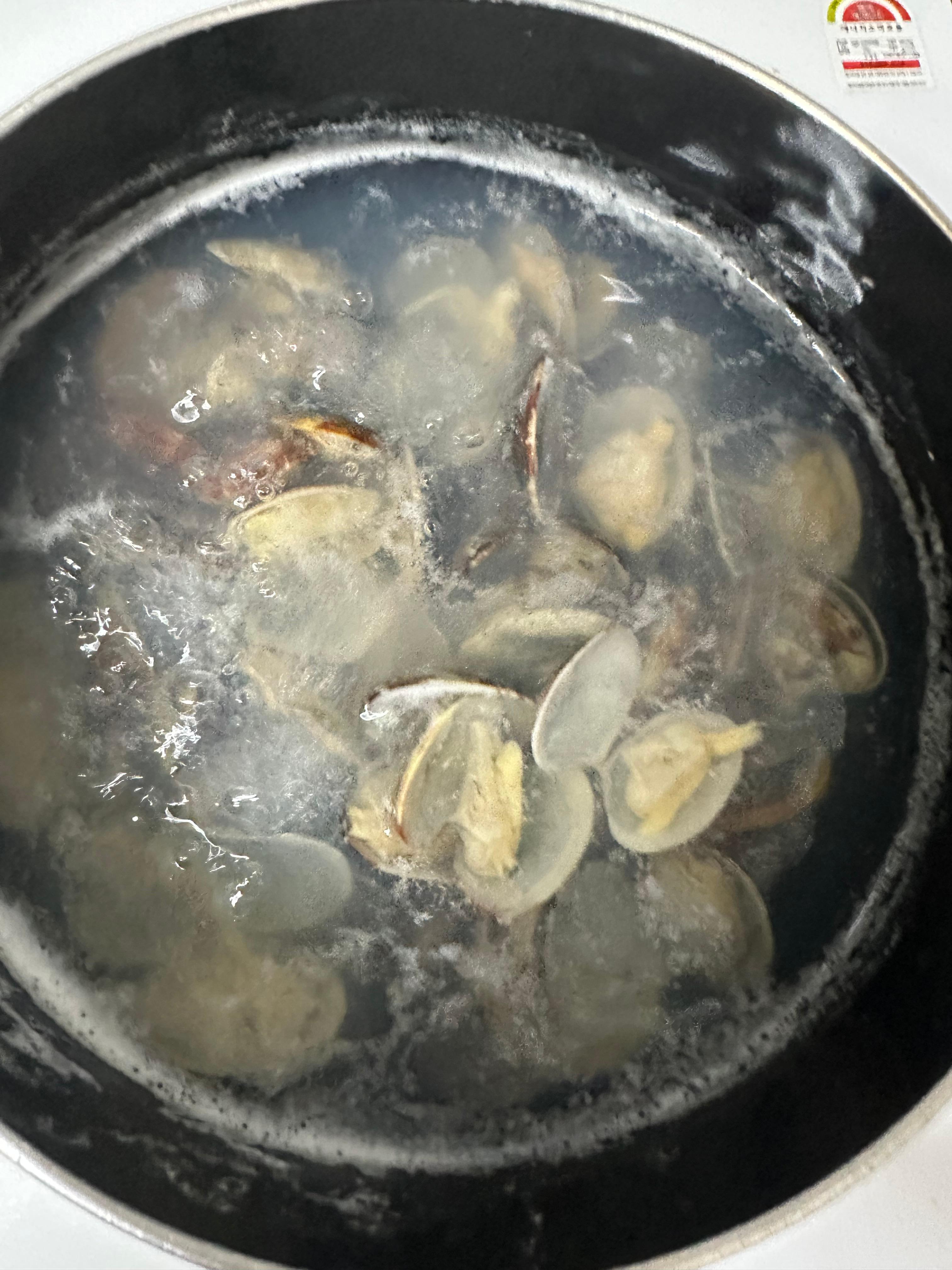 Super Simple Clam Soup Recipe(Healthy clam soup, fresh clams and horn snails, ultra-simple and light, full of rich ocean flavor, mudflat experience in Muchangpo, Boryeong, South Chungcheong, boiling horn snails and small clams, healthy homemade meal, easy soup recipe)