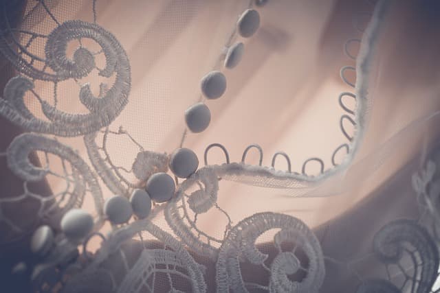 웨딩드레스의 화려한 레이스 디자인 트렌드