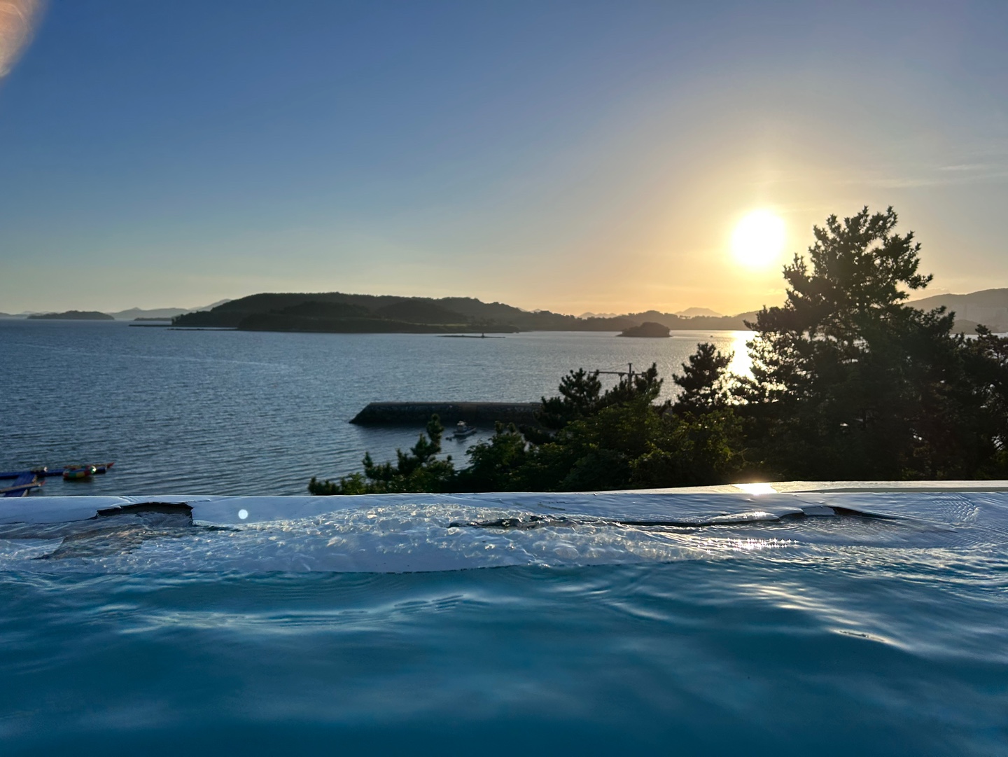 인피니티풀 &amp; 워터파크: 낮엔 시원&amp;#44; 밤엔 무드