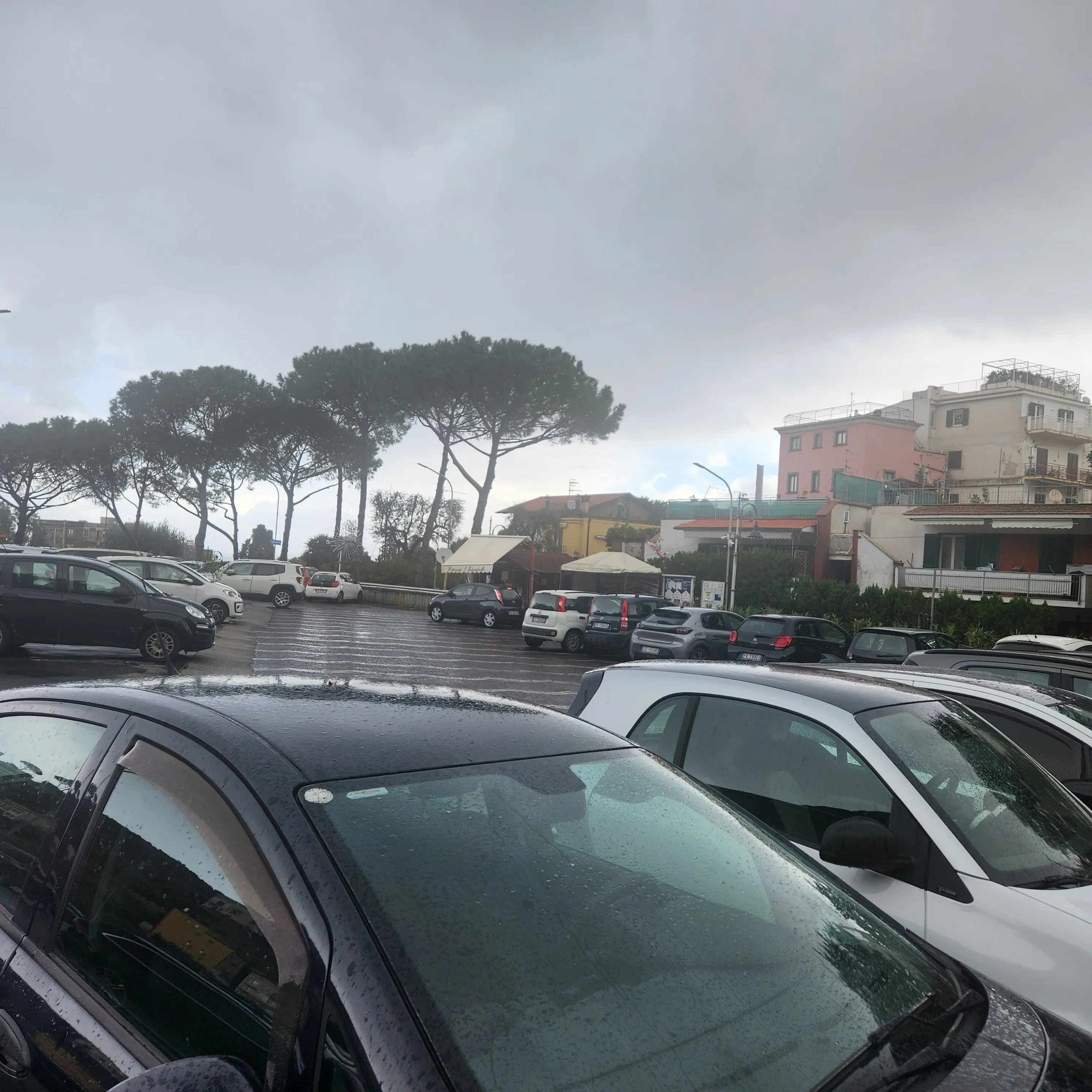 야외-주차장-공간