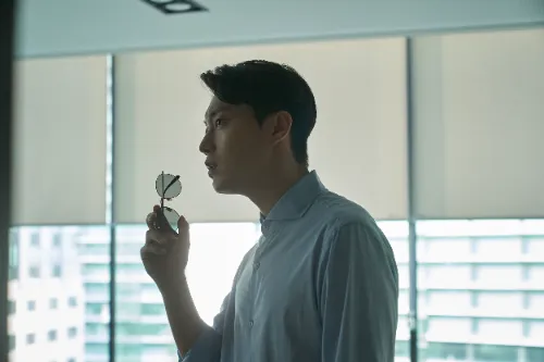 강연준 역(윤두준)