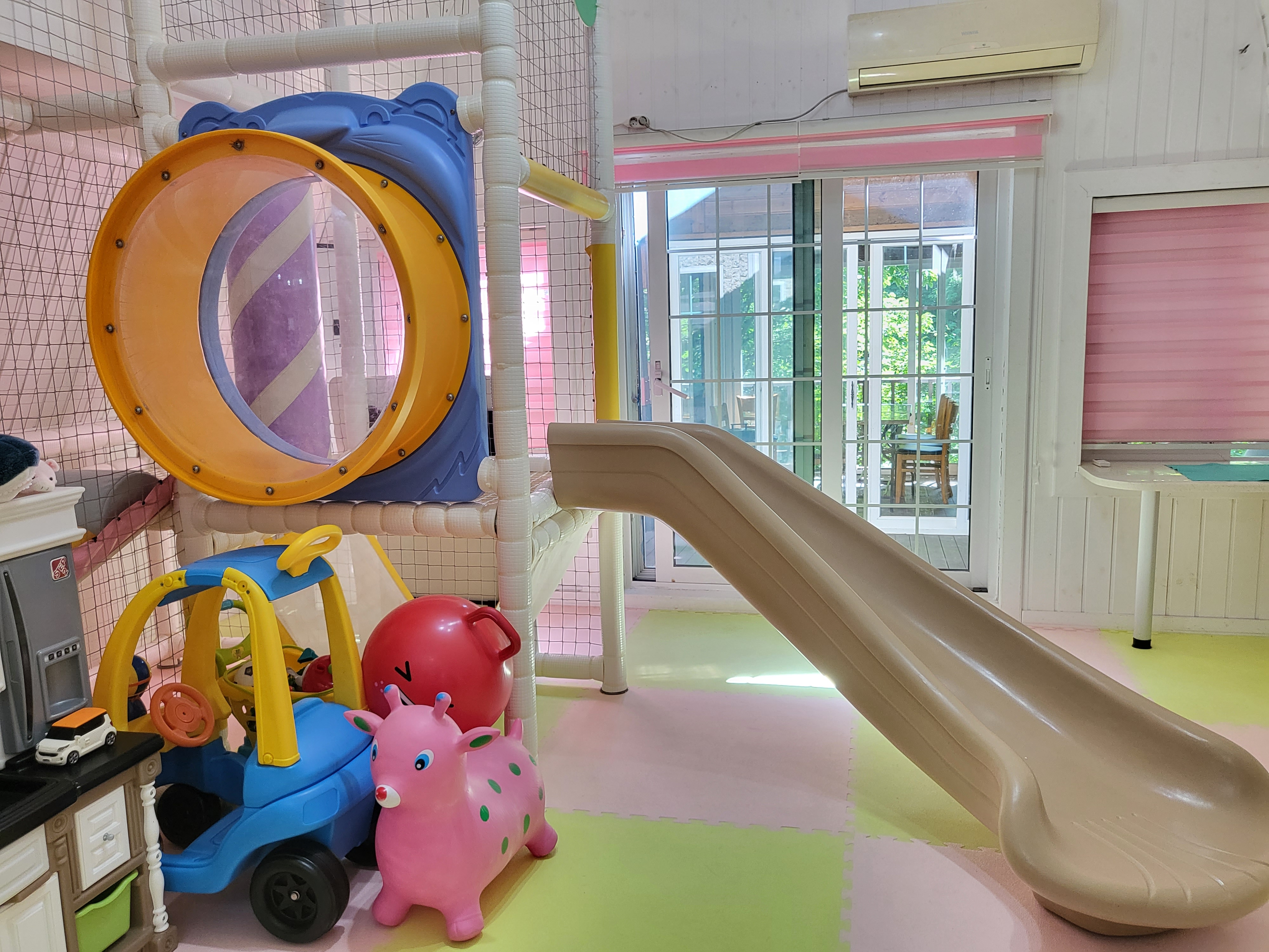 루루키즈팬션 - 놀이방 측변