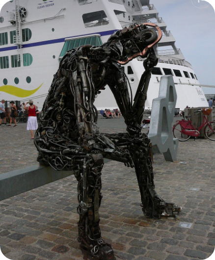 장시간 앉아있는 모습을 보여주는 사진