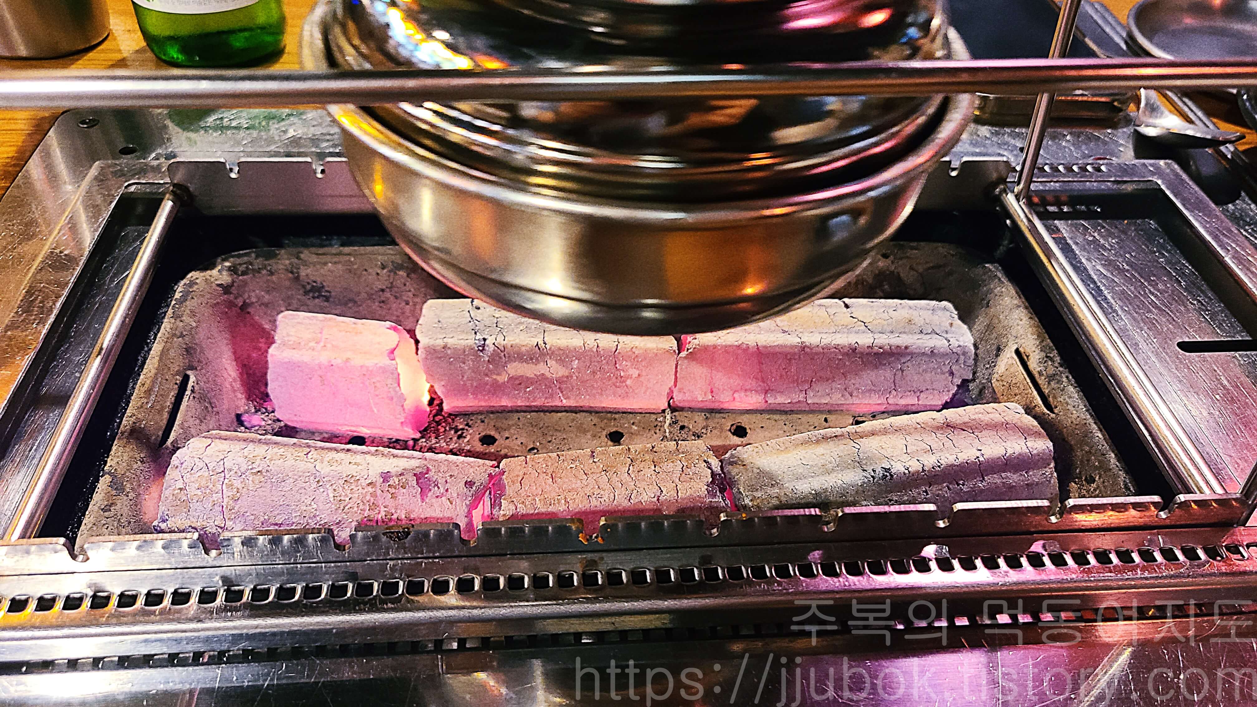 홍대-뜻밖에-양꼬치-숯불