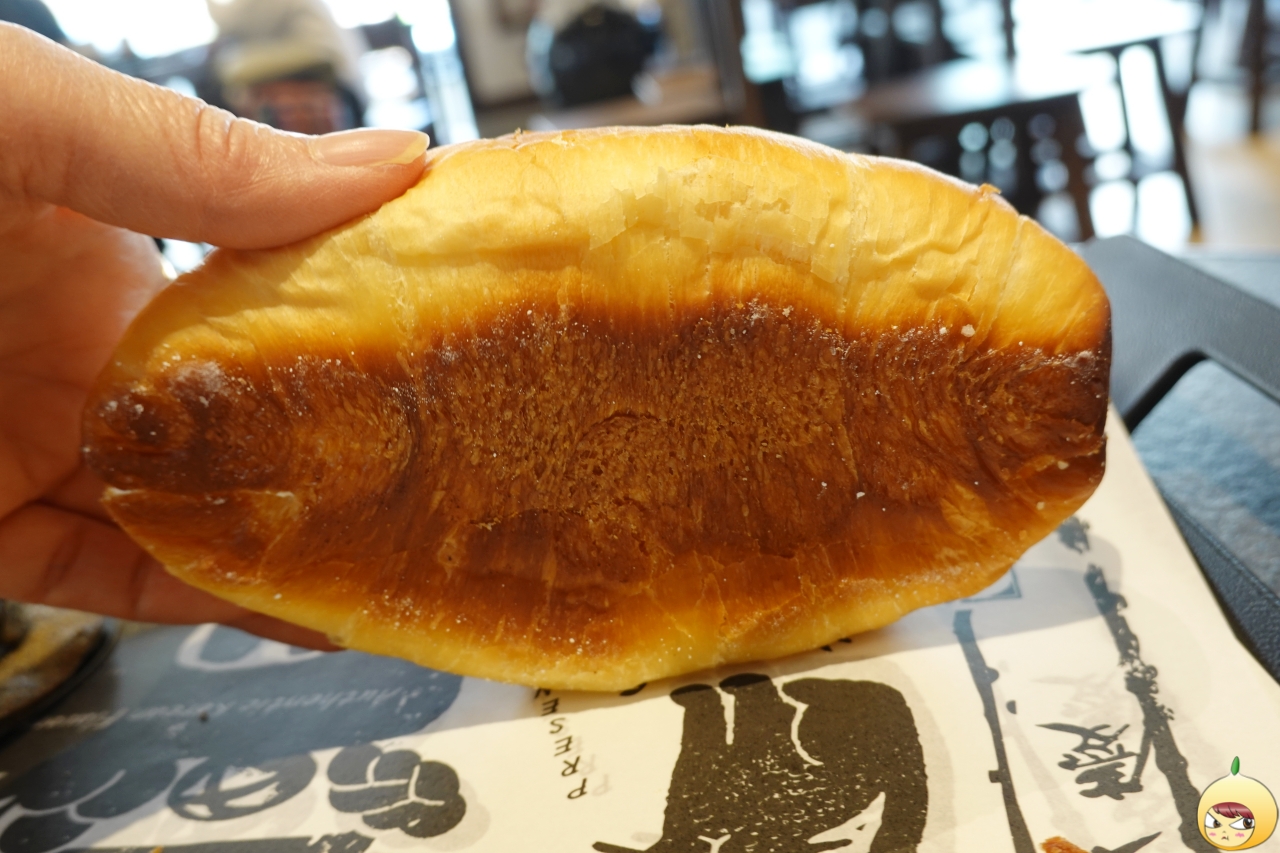 타락크림소금빵 아래