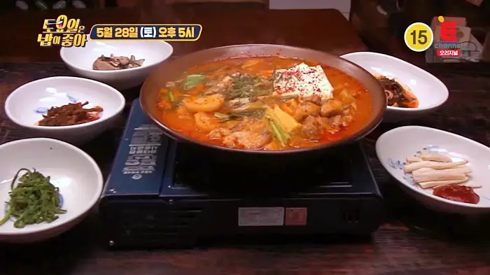 제22회 토요일은 밥이좋아 토밥즈 칼칼한 국물과 약돌돼지로 만든 광부의 고단한 일상을 위로한 족살찌개 맛집 경북 문경 맛집