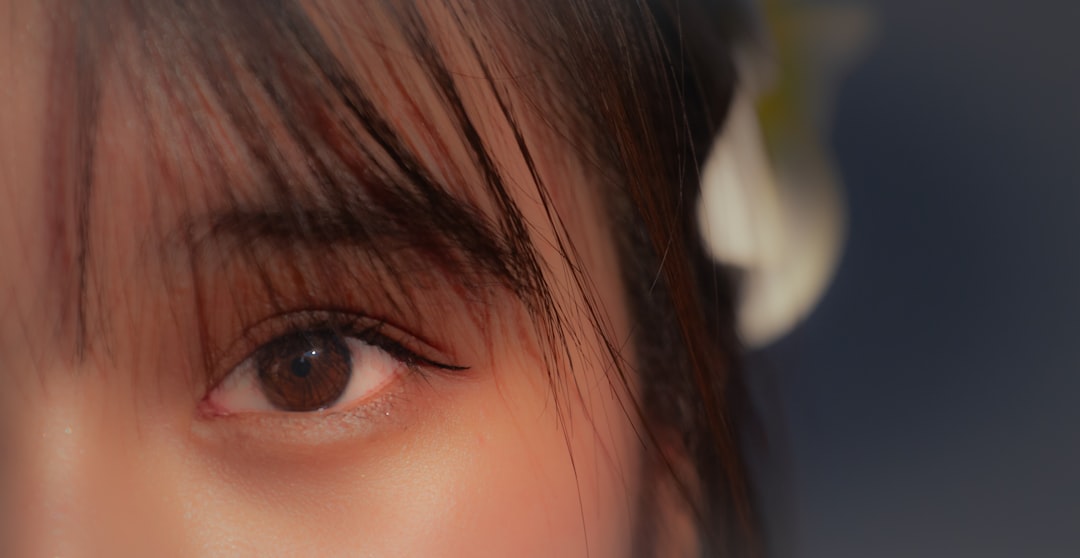 Double eyelid