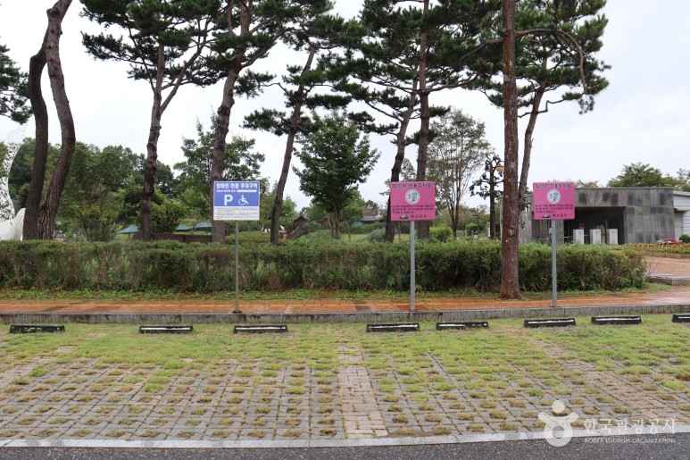 예산 황새공원 주차장