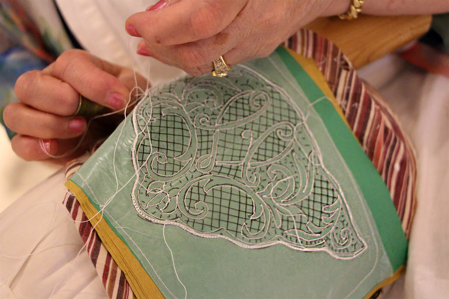 레이스 공예 작업